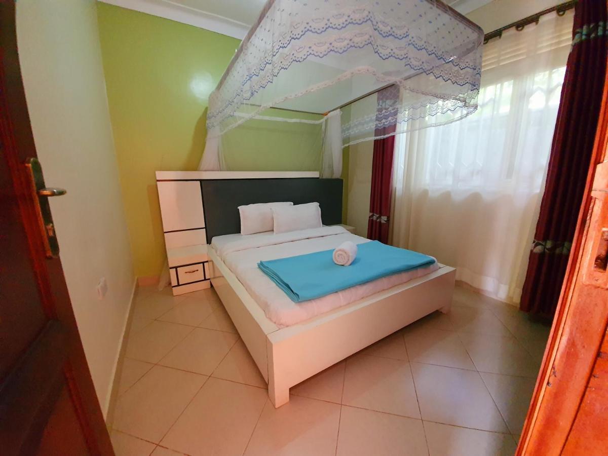 Airport Unique Hotel Ентеббе Екстер'єр фото